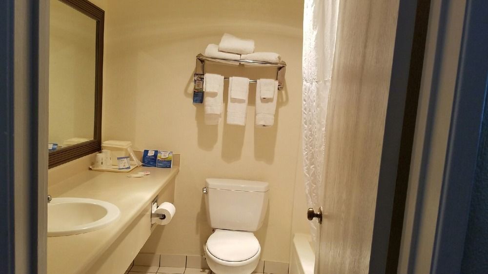 Andrews Motor Inn Екстериор снимка
