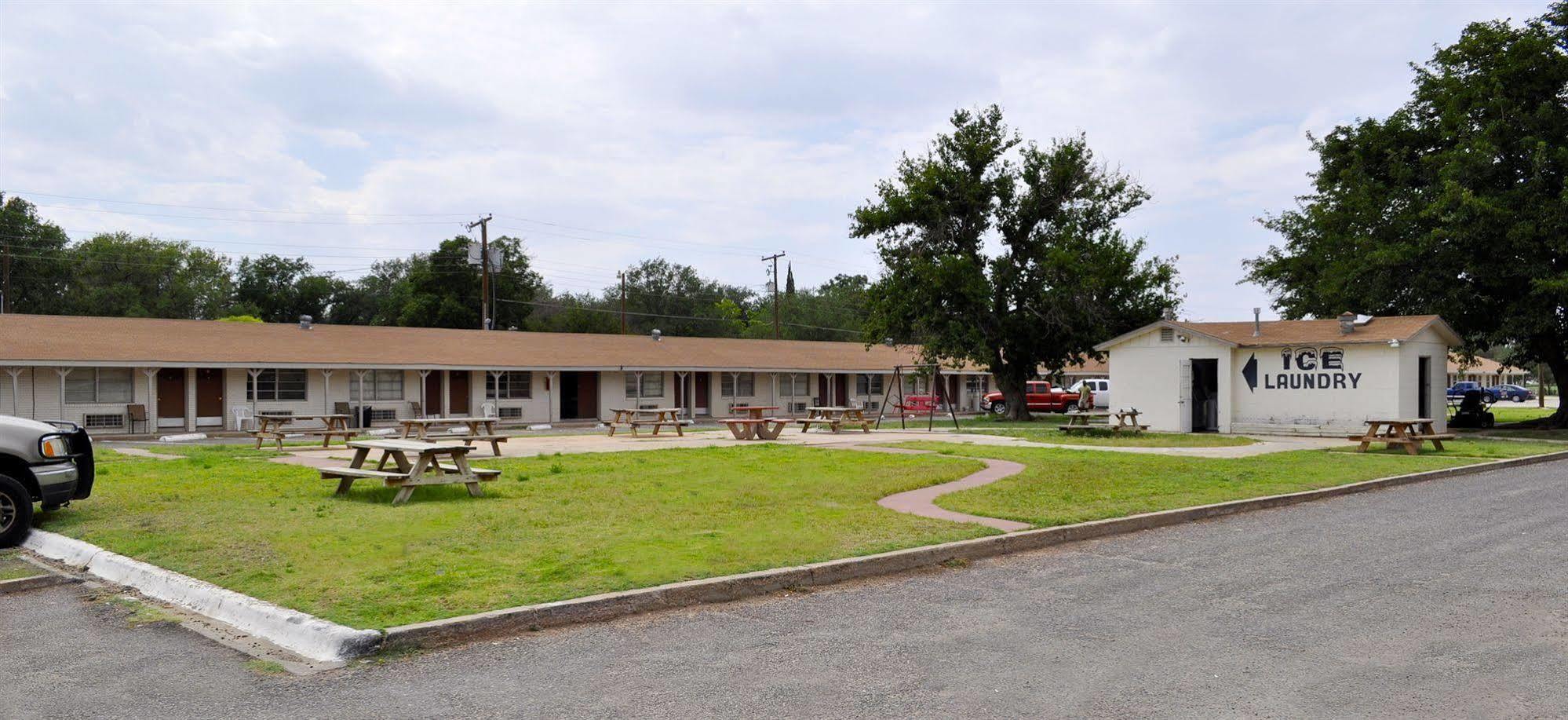 Andrews Motor Inn Екстериор снимка